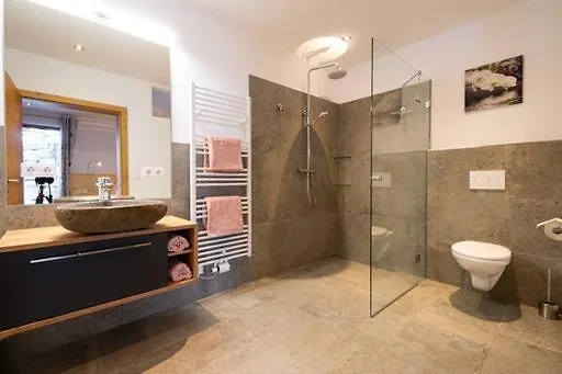 Hinterlehen أبين ايم بونغاو